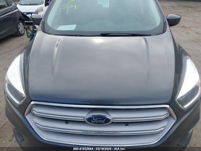 1FMCU9GD6JUA17650 Ford ESCAPE SE