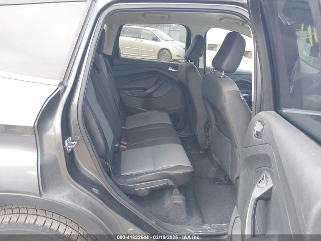 1FMCU9GD6JUA17650 Ford ESCAPE SE