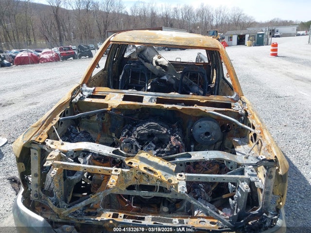 1GCVKRECXJZ361563 Chevrolet Silverado 1500 1lt