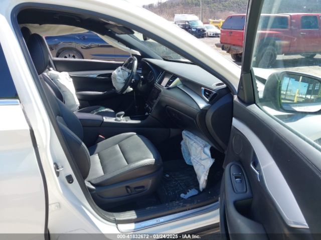 3PCAJ5M3XLF109087 Infiniti Qx50 Essential Awd