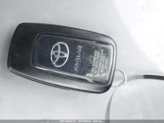 2T3P1RFV5KW043623 Toyota Rav4 Xle