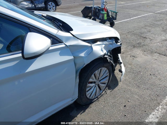 3VWC57BU4KM130979 Volkswagen Jetta 1.4t R-line/1.4t S/1.4t Se