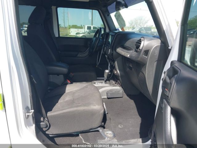 1C4BJWDG4HL535746 Jeep Wrangler Unlimited Sport