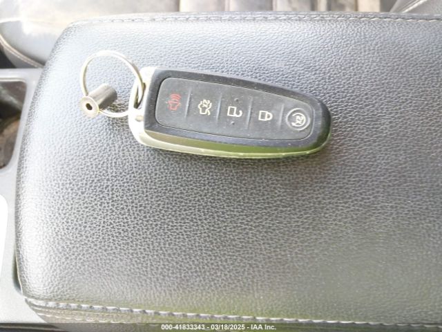 1FMCU9J98HUE25162 Ford Escape Titanium
