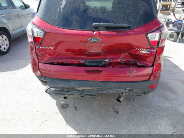 1FMCU9J98HUE25162 Ford Escape Titanium