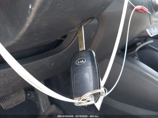 5XYPG4A32KG568841 KIA Sorento 2.4l Lx