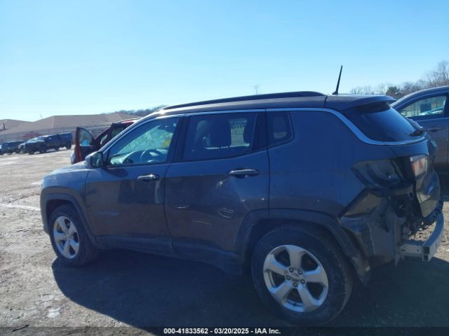 3C4NJCBB5JT461492 Jeep Compass Latitude Fwd