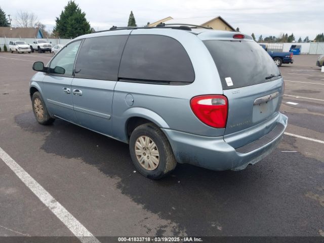 2005 CHRYSLER TOWN & COUNTRY 2C4GP44R85R192517 Photo 2