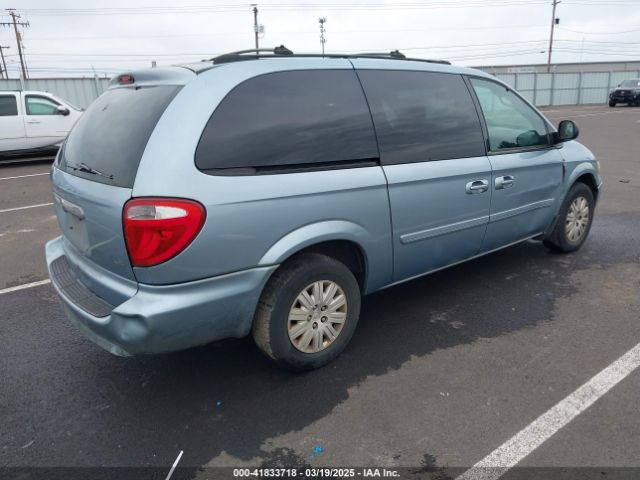 2005 CHRYSLER TOWN & COUNTRY 2C4GP44R85R192517 Photo 3