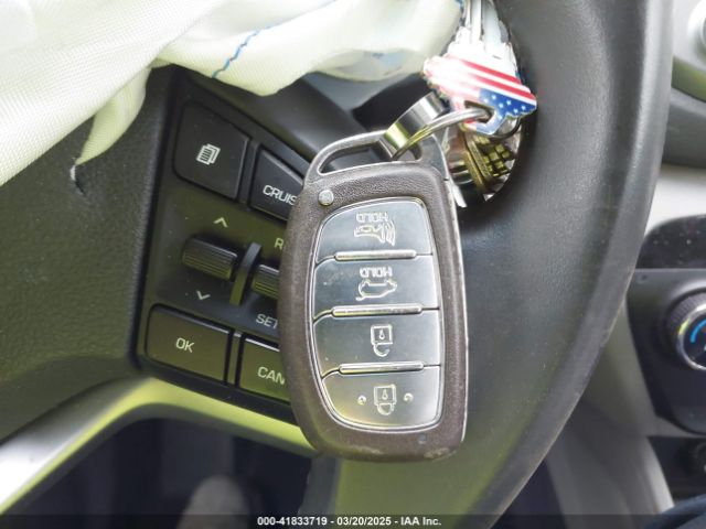 KM8J3CA27HU569425 Hyundai Tucson Value