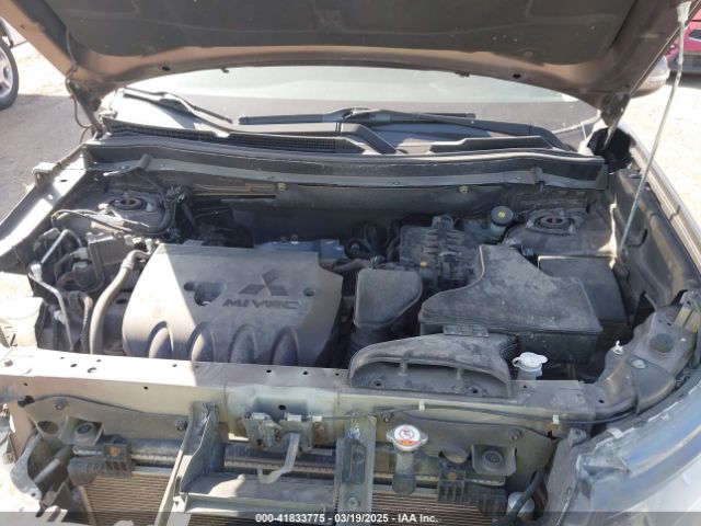 JA4AD3A32GZ009382 Mitsubishi Outlander Sel
