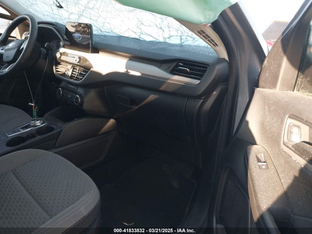1FMCU9G63NUC03637 Ford ESCAPE SE