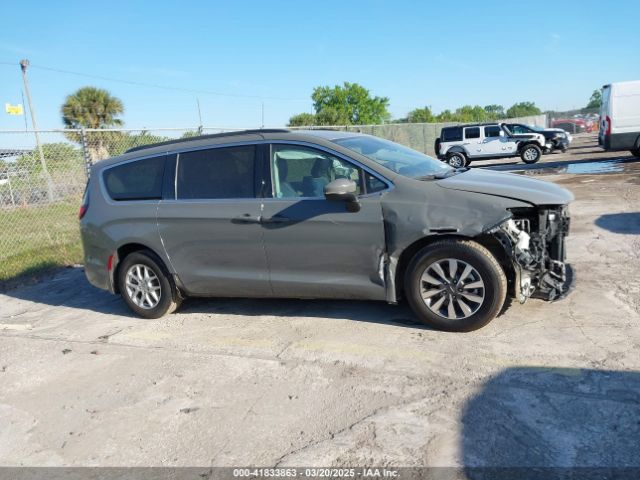 2C4RC1BG9NR157831 Chrysler Pacifica Touring L
