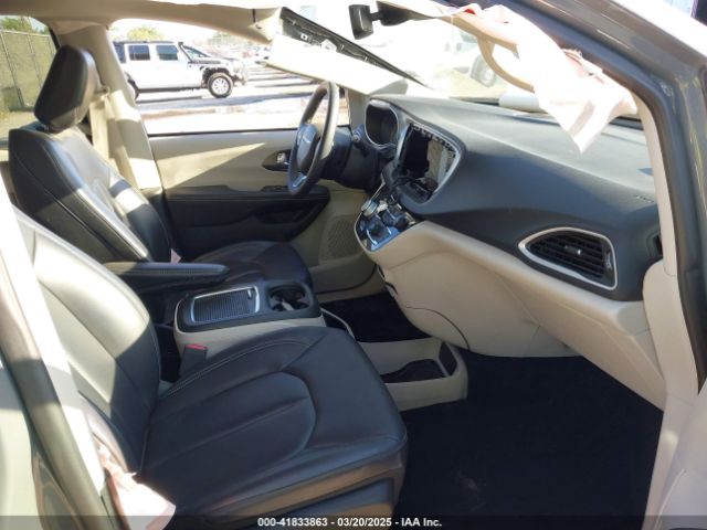 2C4RC1BG9NR157831 Chrysler Pacifica Touring L