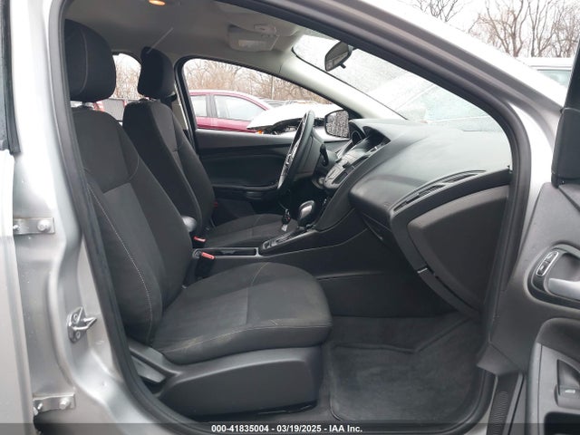 1FADP3F20JL306628 Ford FOCUS SE