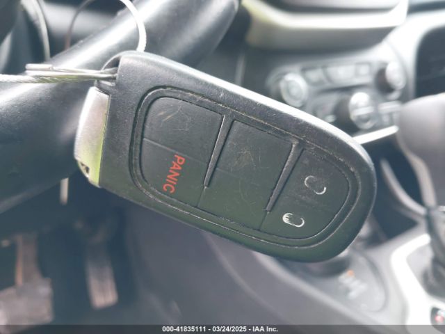 1C4PJMCB8EW141080 Jeep Cherokee Latitude