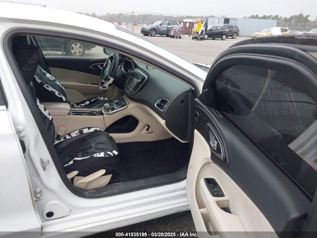 Chrysler 200 Limited 2015 1C3CCCAB6FN680119 Image 5
