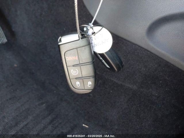 1C4RJEAG0KC581112 Jeep Grand Cherokee Laredo E 4x2