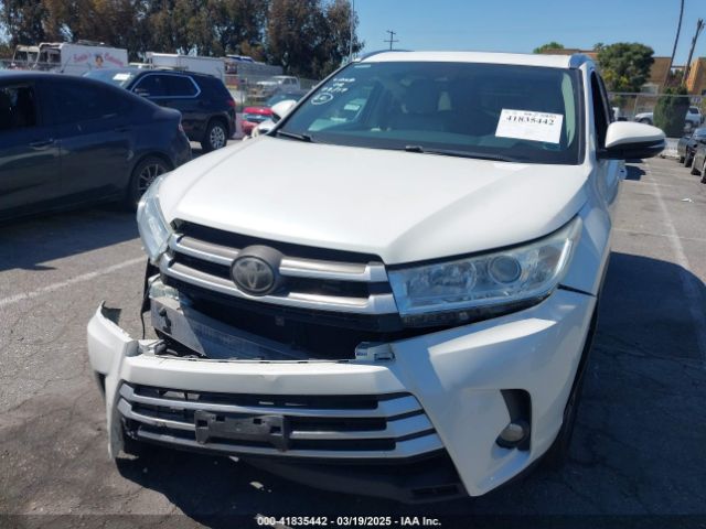 5TDKZRFH0JS527700 Toyota Highlander Xle