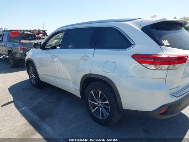 5TDKZRFH0JS527700 Toyota Highlander Xle