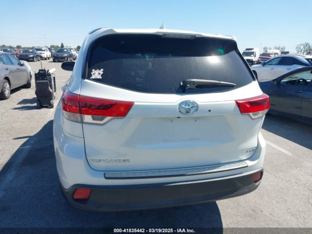 5TDKZRFH0JS527700 Toyota Highlander Xle