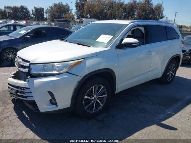 5TDKZRFH0JS527700 Toyota Highlander Xle