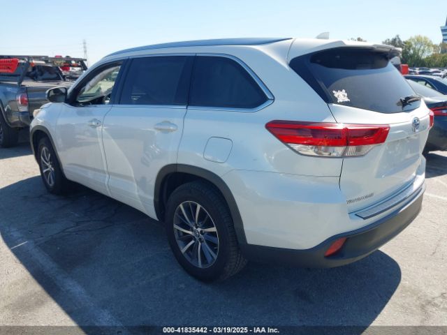 5TDKZRFH0JS527700 Toyota Highlander Xle