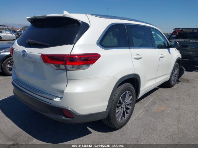 5TDKZRFH0JS527700 Toyota Highlander Xle