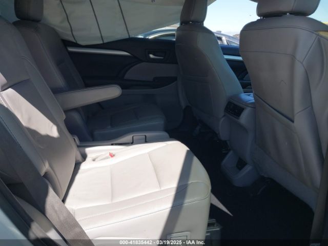 5TDKZRFH0JS527700 Toyota Highlander Xle