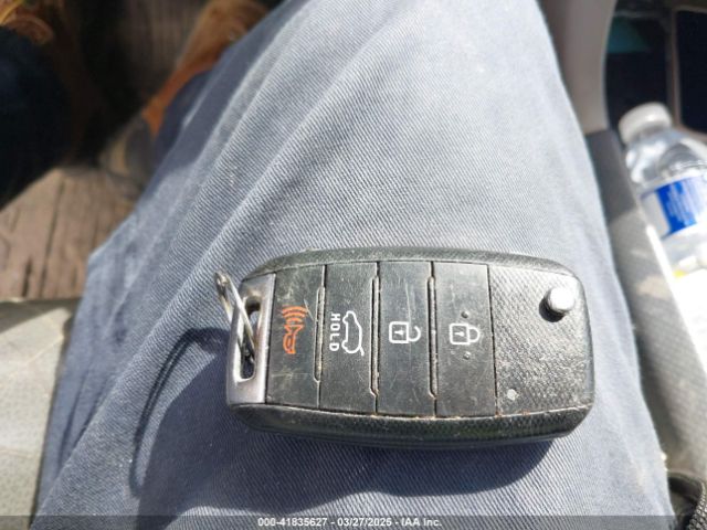 KNDJP3A55J7576218 KIA SOUL +