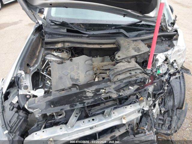 JA4AD2A32JJ002416 Mitsubishi Outlander Es