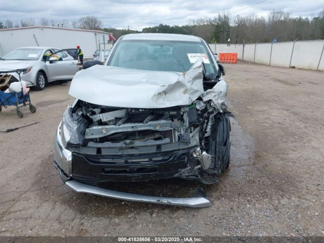 JA4AD2A32JJ002416 Mitsubishi Outlander Es