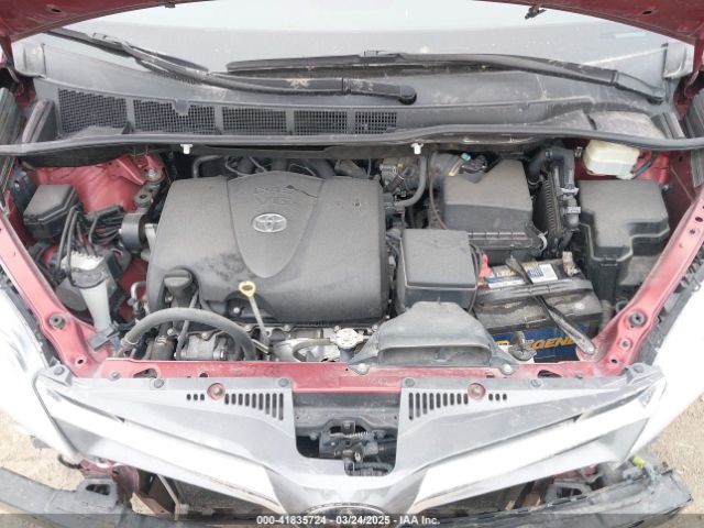 5TDYZ3DC0JS946323 Toyota Sienna Xle 8 Passenger