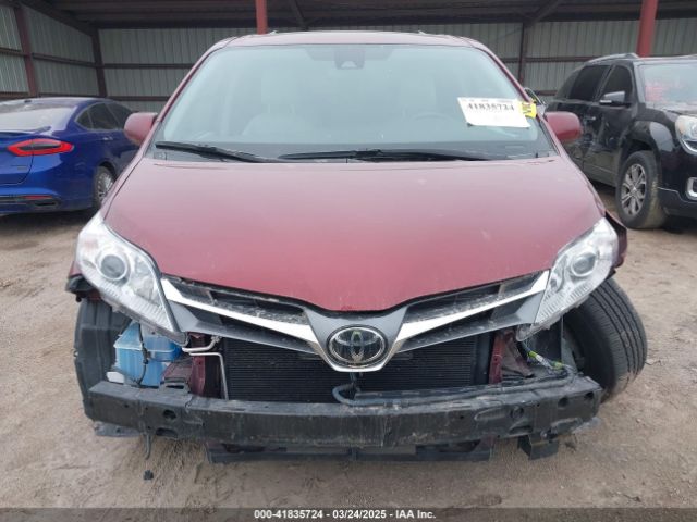 5TDYZ3DC0JS946323 Toyota Sienna Xle 8 Passenger