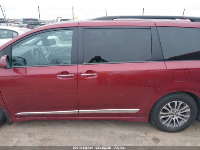 5TDYZ3DC0JS946323 Toyota Sienna Xle 8 Passenger