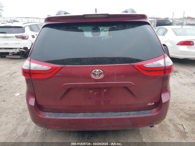 5TDYZ3DC0JS946323 Toyota Sienna Xle 8 Passenger