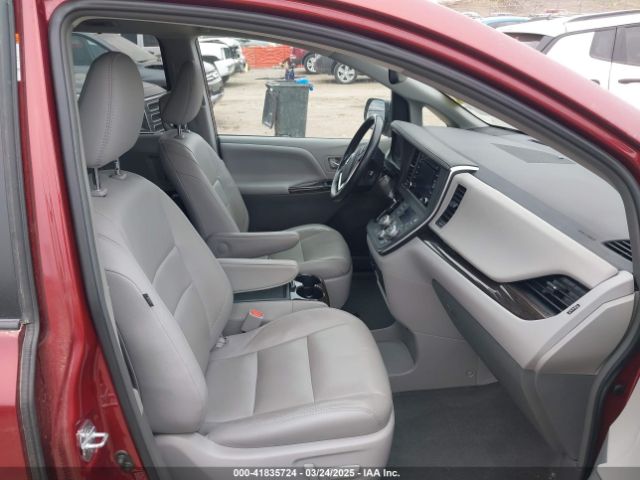 5TDYZ3DC0JS946323 Toyota Sienna Xle 8 Passenger