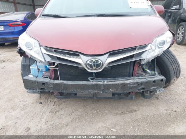 5TDYZ3DC0JS946323 Toyota Sienna Xle 8 Passenger