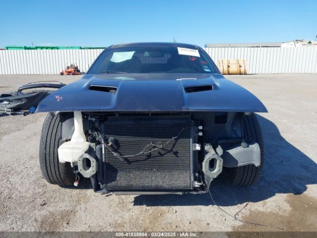 2C3CDZAG6JH310690 Dodge Challenger Sxt
