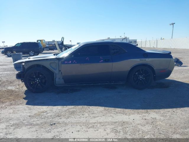 2C3CDZAG6JH310690 Dodge Challenger Sxt