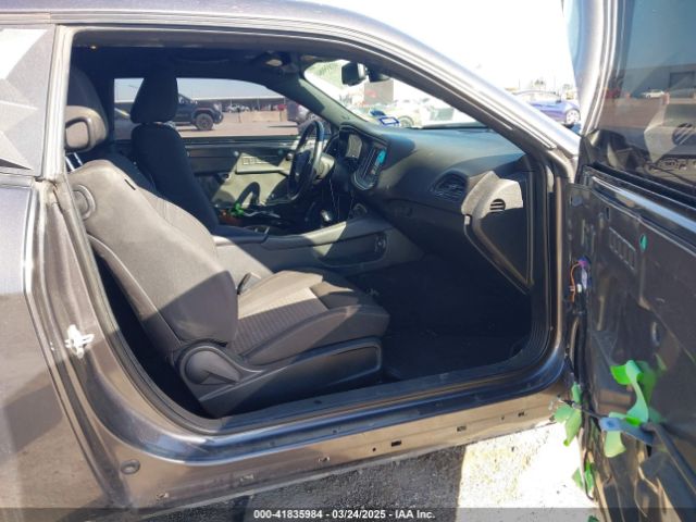 2C3CDZAG6JH310690 Dodge Challenger Sxt