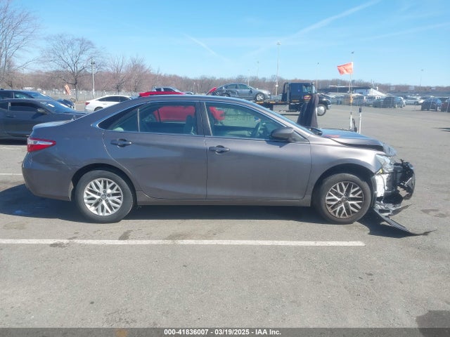 4T1BF1FK5HU338970 Toyota CAMRY LE