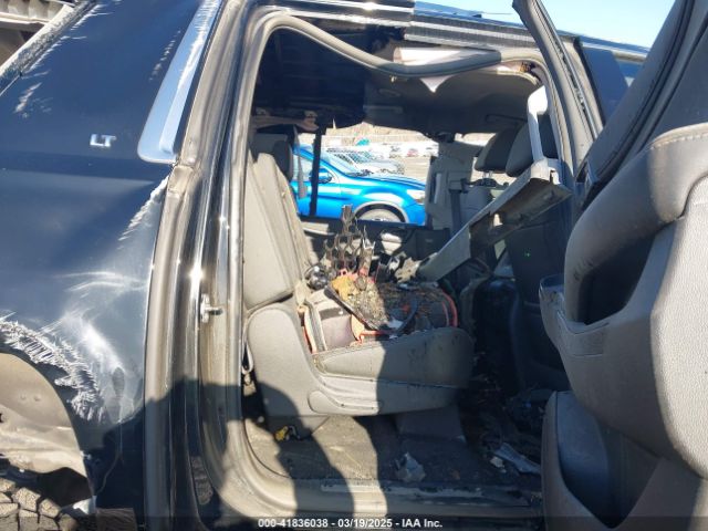 1GNSKHKC4KR400321 Chevrolet Suburban Lt
