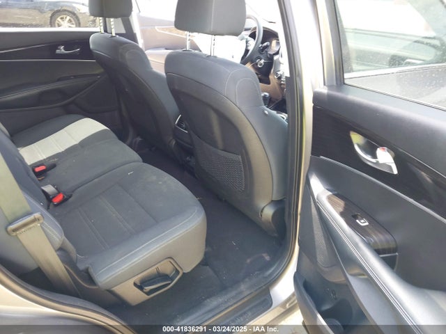 5XYPG4A56KG467903 KIA Sorento 3.3l Lx