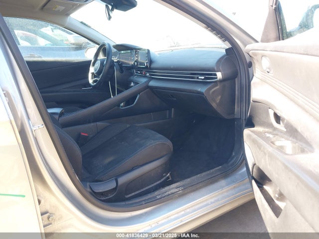 5NPLS4AG8MH034125 Hyundai ELANTRA SEL