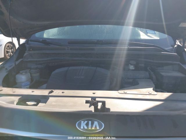KNDMB5C19H6242467 KIA SEDONA LX