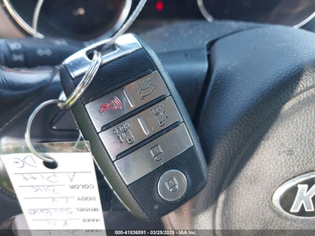 KNDMB5C19H6242467 KIA SEDONA LX