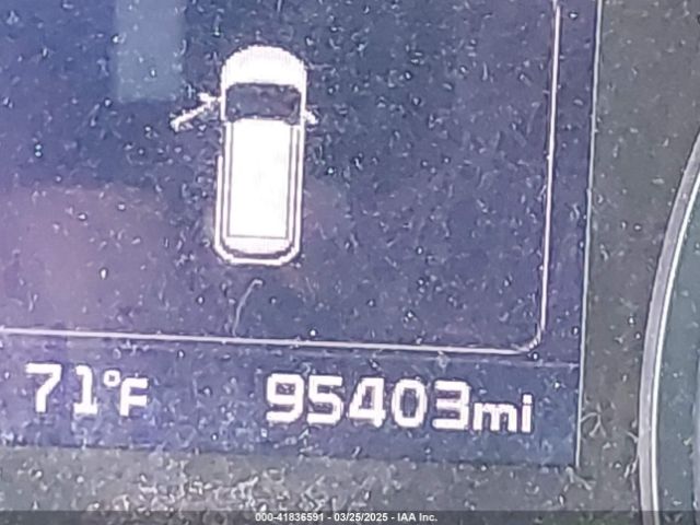 KNDMB5C19H6242467 KIA SEDONA LX