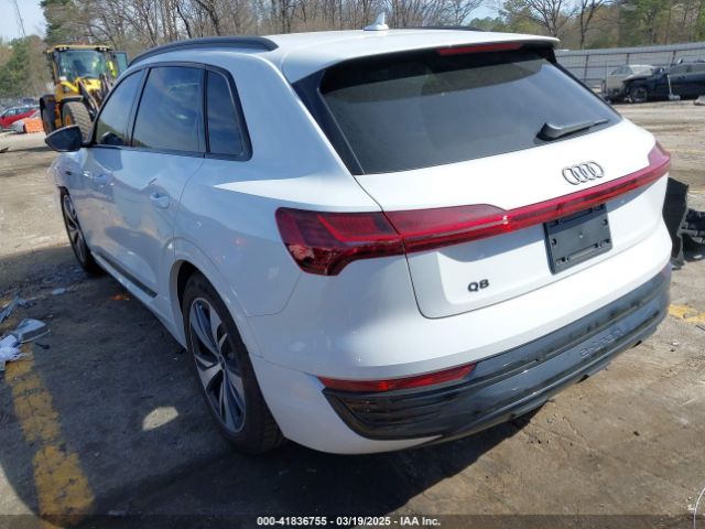 WA14AAGE6RB058129 Audi Q8