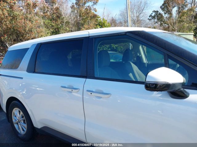 KNDNB4H33N6168192 KIA Carnival Mpv Lx
